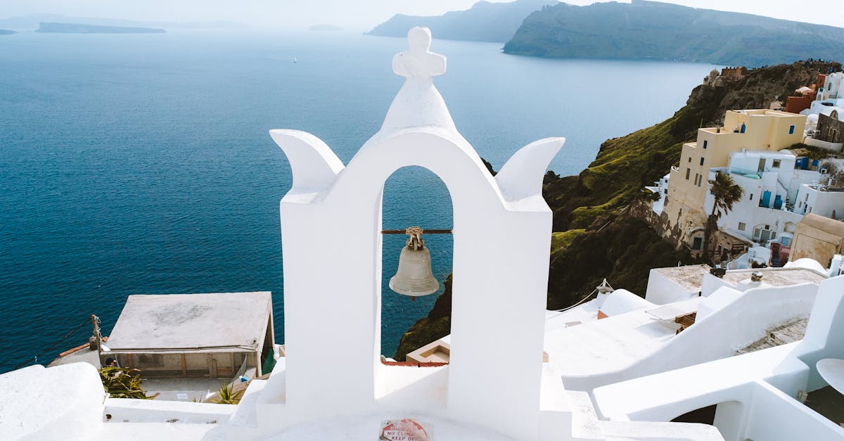discover the beauty and charm of the greek islands, with their crystal-clear waters, stunning beaches, and rich history. plan your dream vacation to the idyllic greek islands today!