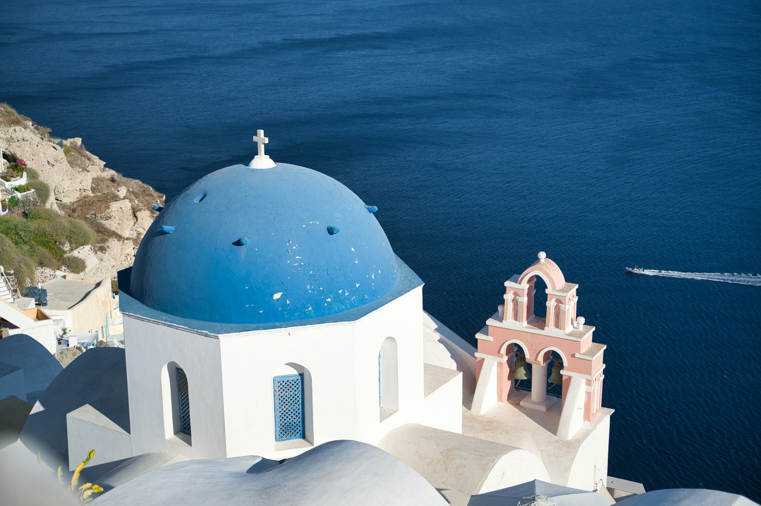 discover the beauty of the cyclades islands with stunning beaches, charming villages, and rich history. plan your dream vacation to the cyclades today!