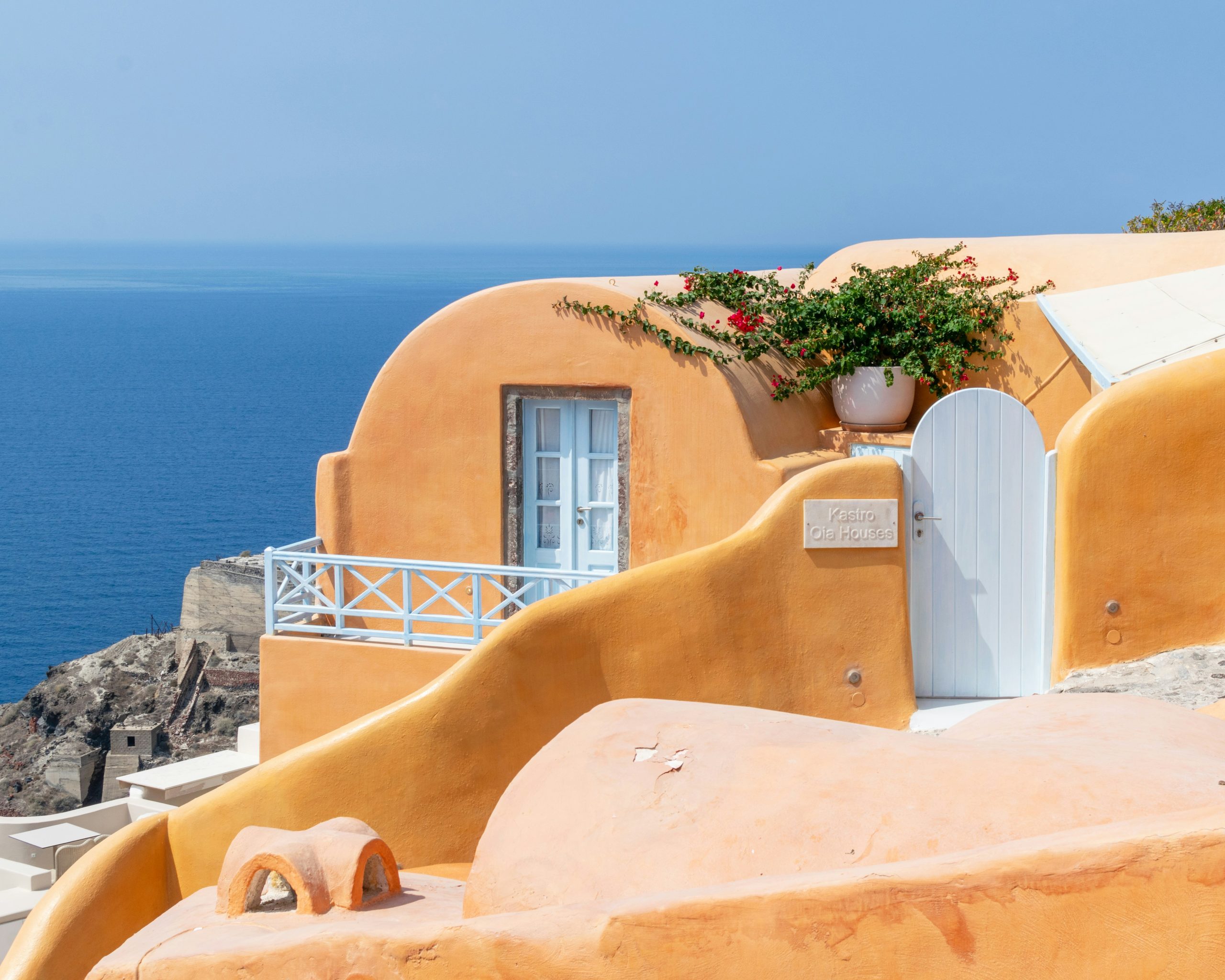 discover the beauty of santorini with its stunning vistas, white-washed buildings, and endless blue seas. plan your dream vacation to this enchanting greek island.