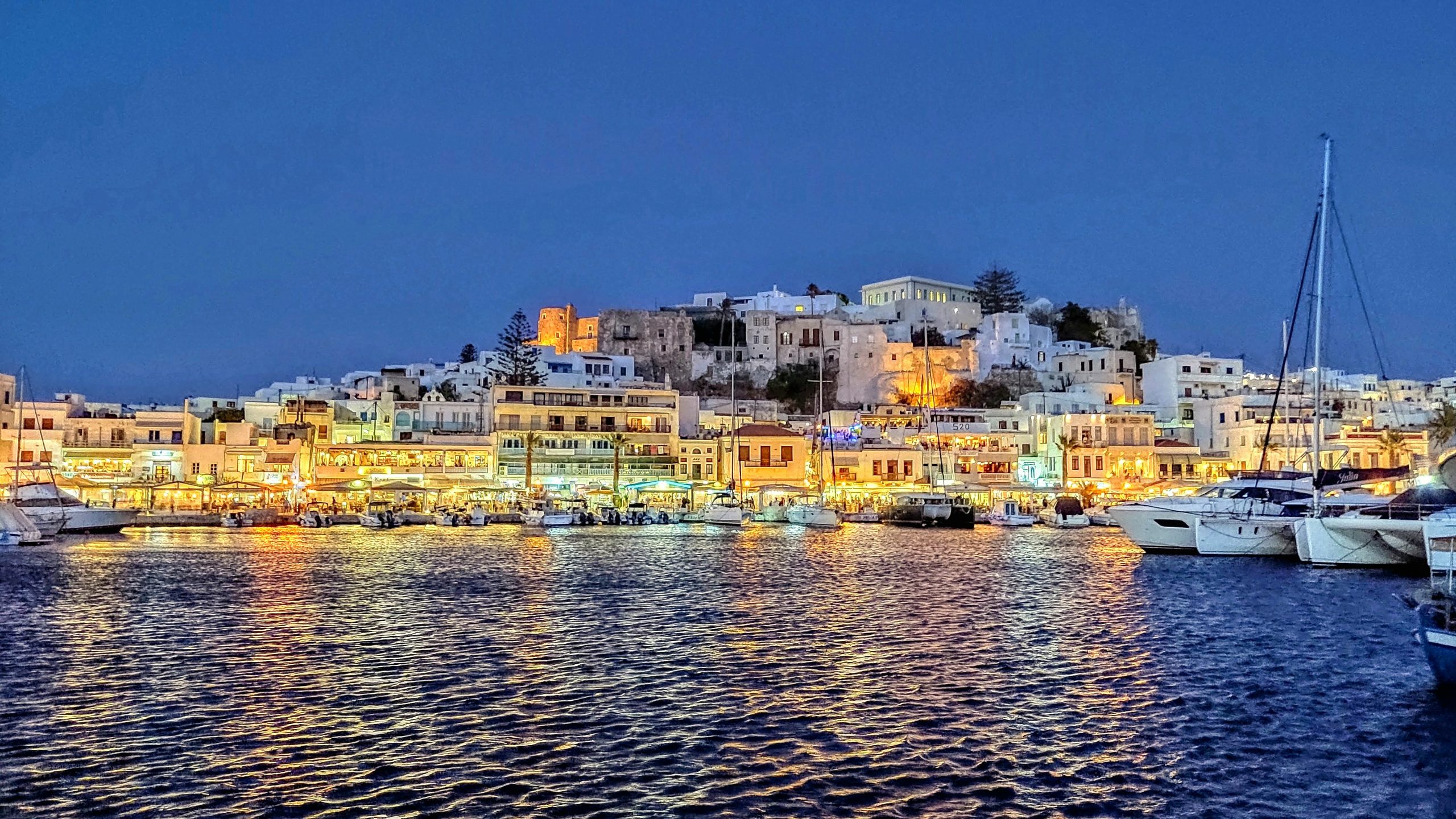discover the enchanting beauty and rich history of the cyclades islands with our travel guide. plan your dream vacation to these stunning greek islands.